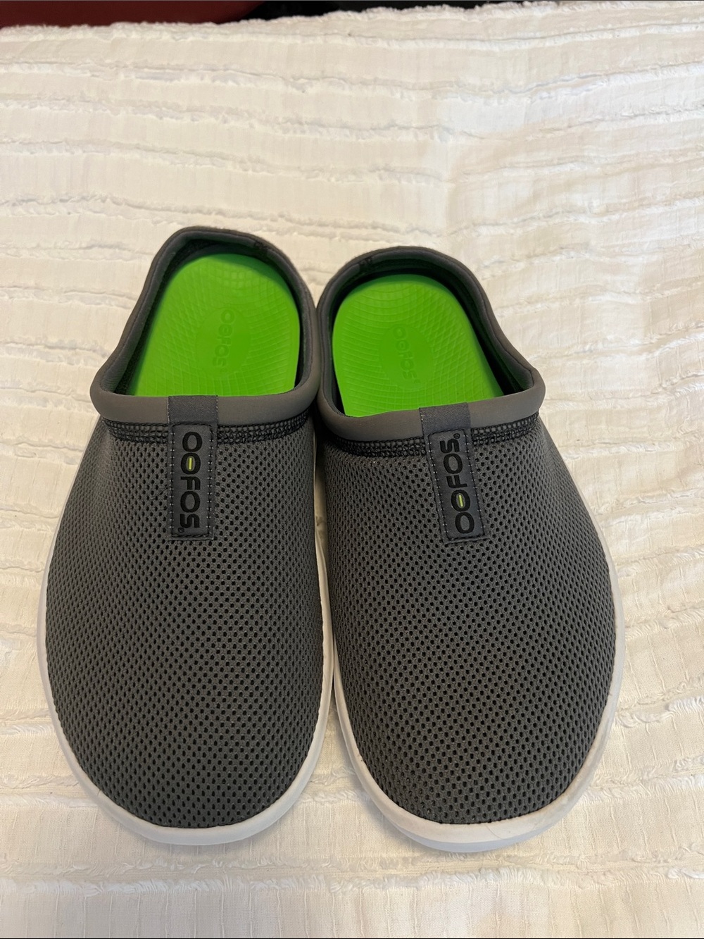 Oofos mens size 9